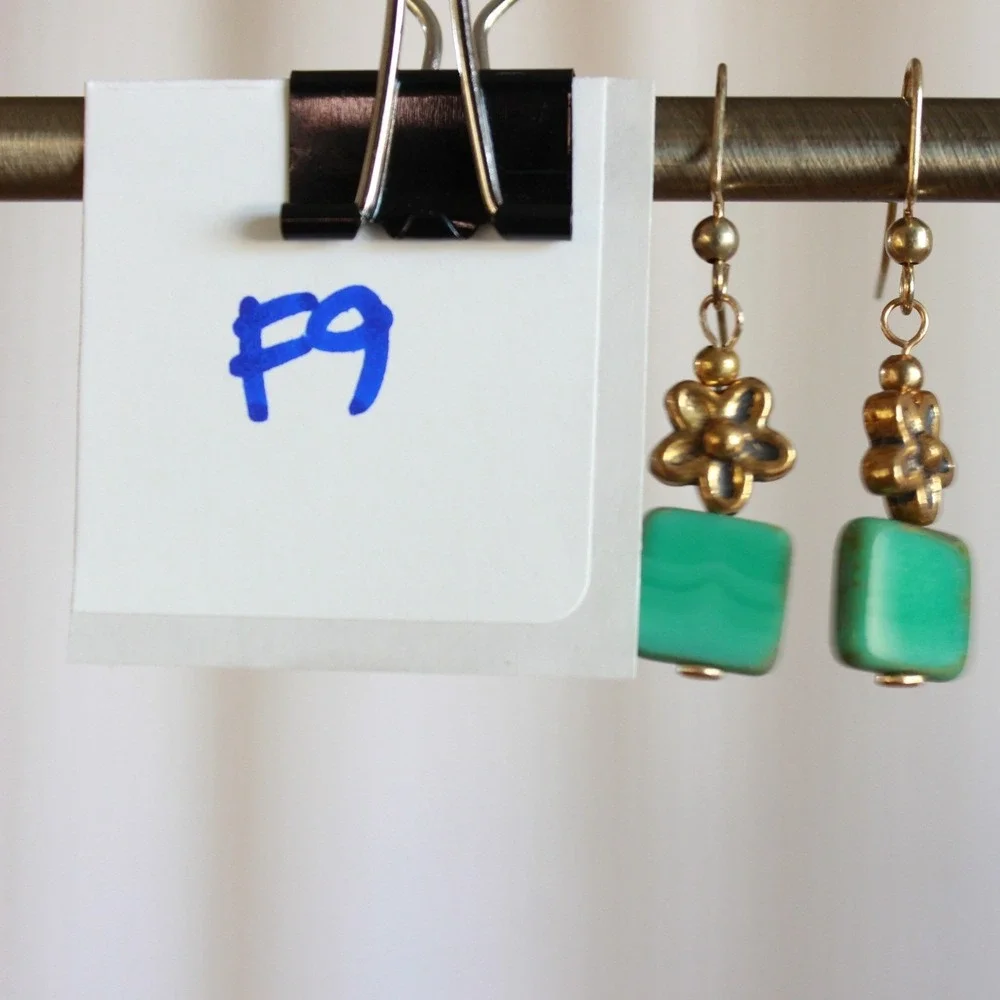 Green Square Bead Flower Drop Earrings‎ Antique Brass Tone Floral Dangle F9